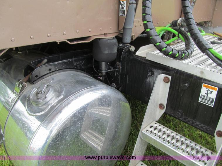 image for item K5734 2004 Peterbilt 379 semi truck