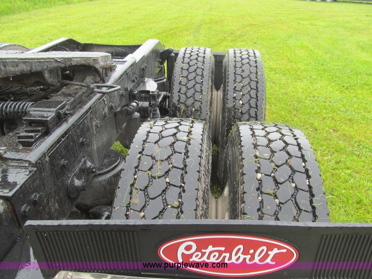 image for item K5734 2004 Peterbilt 379 semi truck