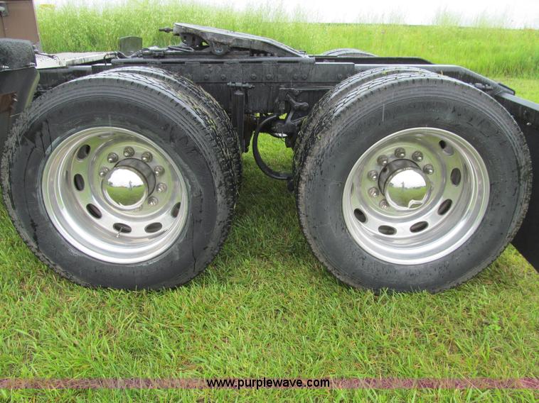 image for item K5734 2004 Peterbilt 379 semi truck