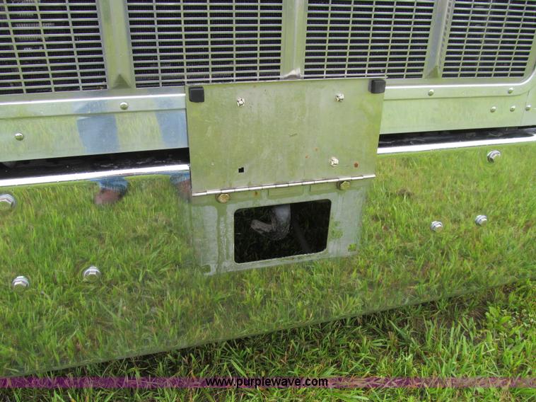 image for item K5734 2004 Peterbilt 379 semi truck