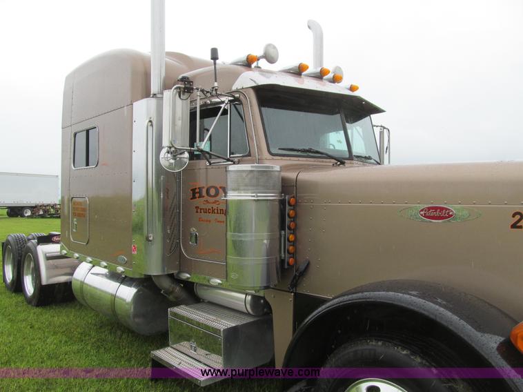 image for item K5734 2004 Peterbilt 379 semi truck