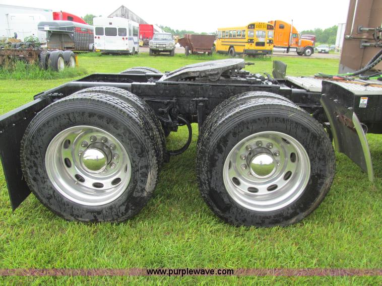 image for item K5734 2004 Peterbilt 379 semi truck