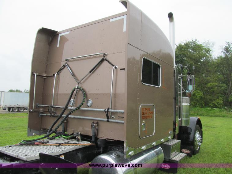 image for item K5734 2004 Peterbilt 379 semi truck