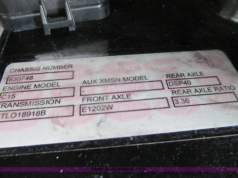 image for item K5734 2004 Peterbilt 379 semi truck