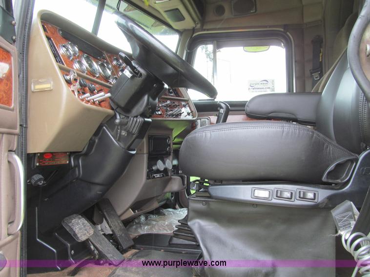 image for item K5734 2004 Peterbilt 379 semi truck