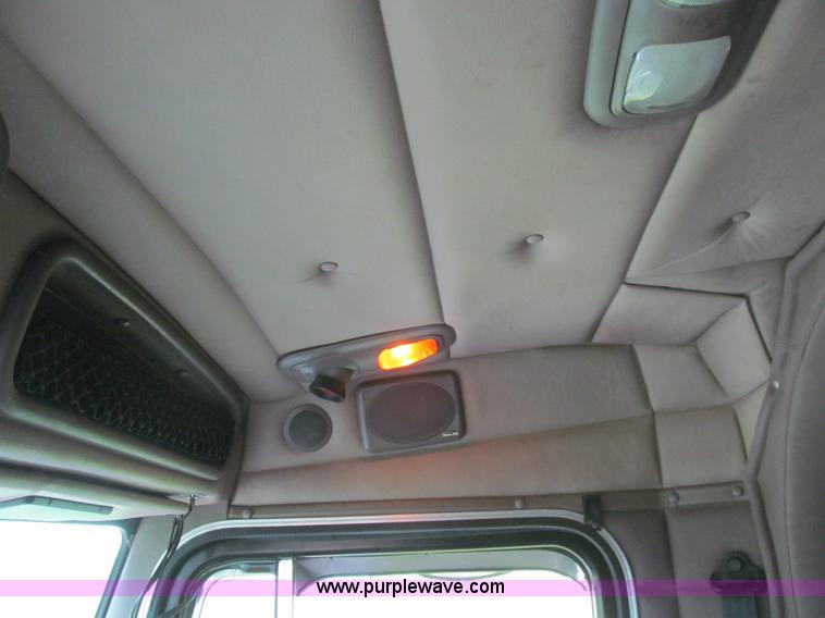 image for item K5734 2004 Peterbilt 379 semi truck