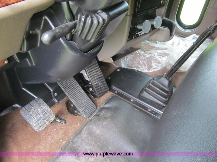 image for item K5734 2004 Peterbilt 379 semi truck