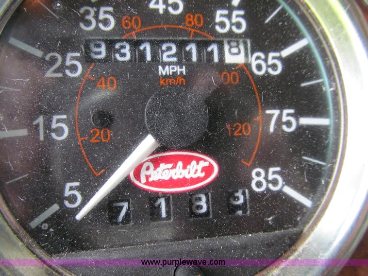 image for item K5734 2004 Peterbilt 379 semi truck