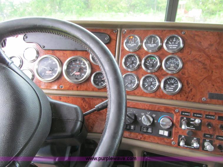 image for item K5734 2004 Peterbilt 379 semi truck