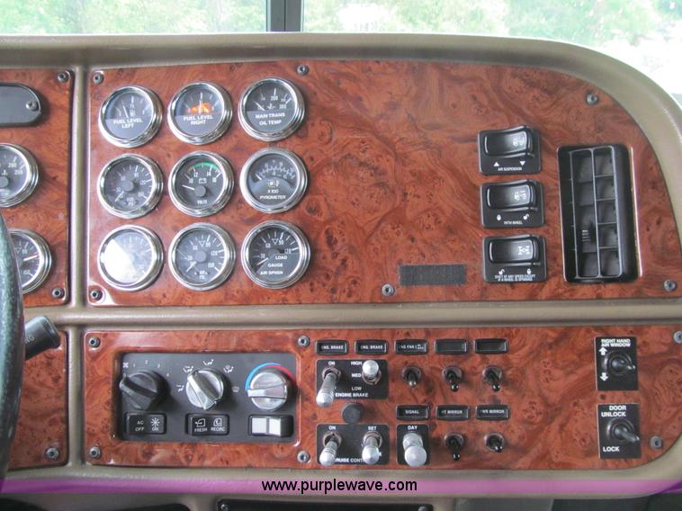 image for item K5734 2004 Peterbilt 379 semi truck