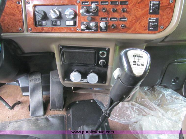 image for item K5734 2004 Peterbilt 379 semi truck