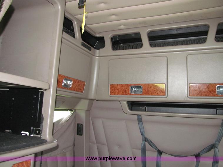 image for item K5734 2004 Peterbilt 379 semi truck