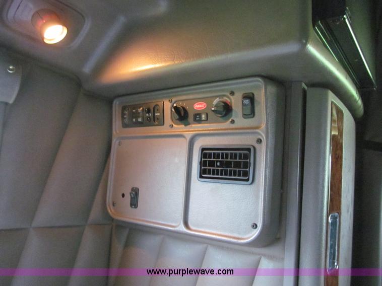 image for item K5734 2004 Peterbilt 379 semi truck