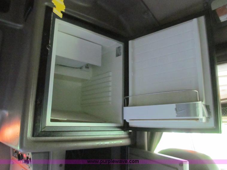 image for item K5734 2004 Peterbilt 379 semi truck