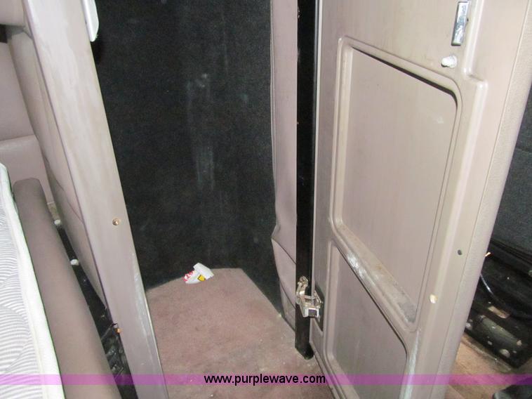 image for item K5734 2004 Peterbilt 379 semi truck