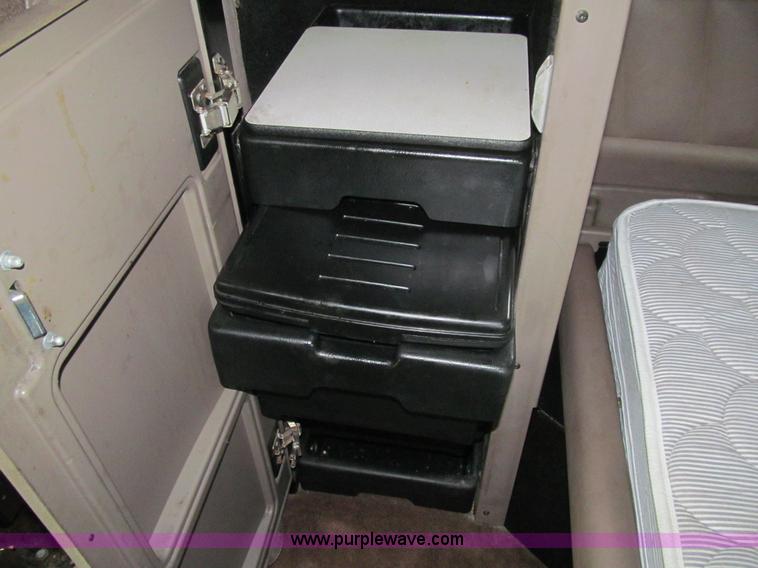 image for item K5734 2004 Peterbilt 379 semi truck