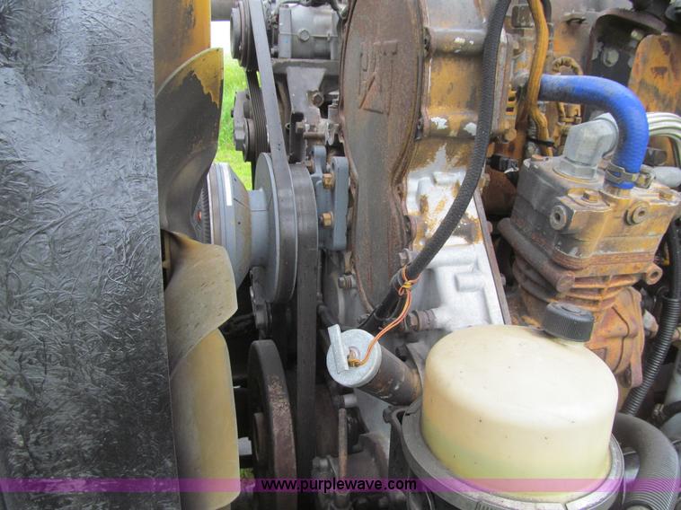 image for item K5734 2004 Peterbilt 379 semi truck