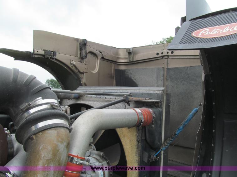 image for item K5734 2004 Peterbilt 379 semi truck