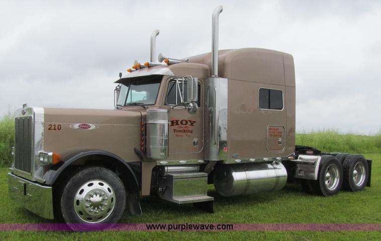 image for item K5734 2004 Peterbilt 379 semi truck