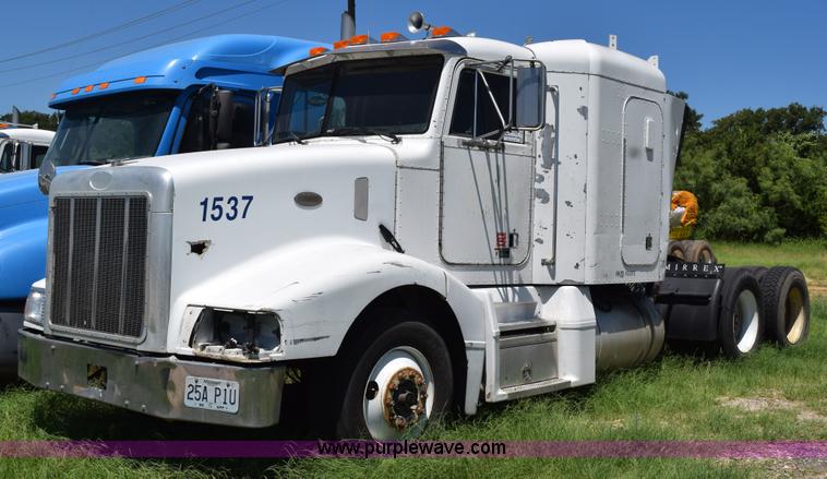 image for item K6127 1999 Peterbilt 377 semi truck