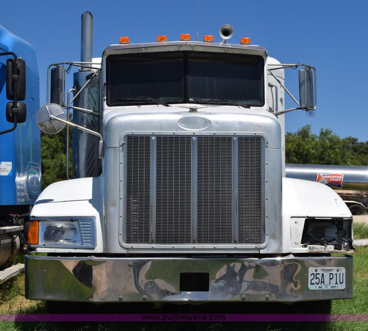 image for item K6127 1999 Peterbilt 377 semi truck