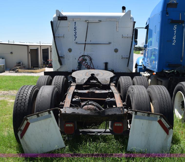 image for item K6127 1999 Peterbilt 377 semi truck