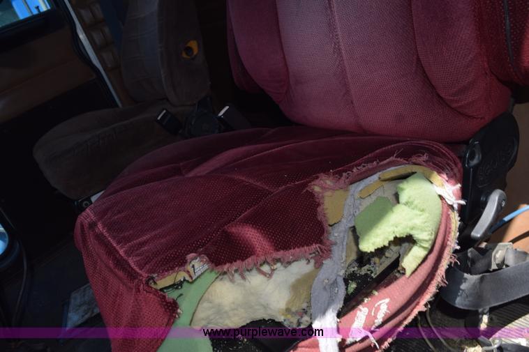 image for item K6127 1999 Peterbilt 377 semi truck