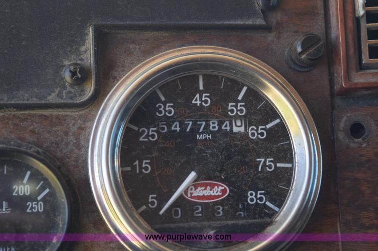 image for item K6127 1999 Peterbilt 377 semi truck