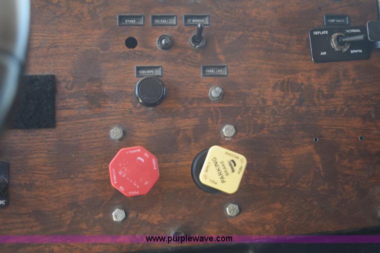 image for item K6127 1999 Peterbilt 377 semi truck