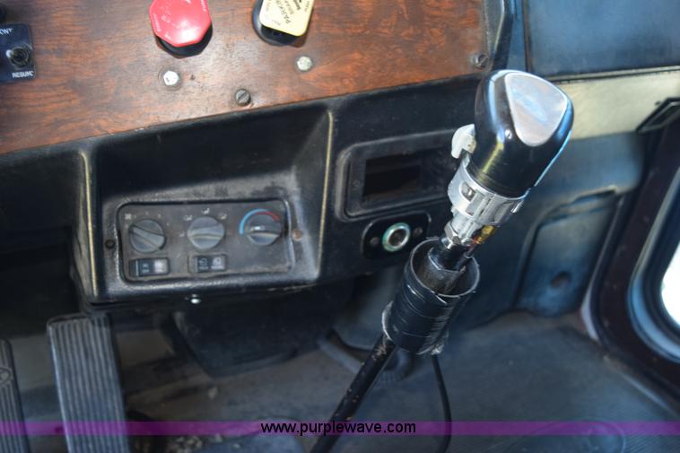 image for item K6127 1999 Peterbilt 377 semi truck