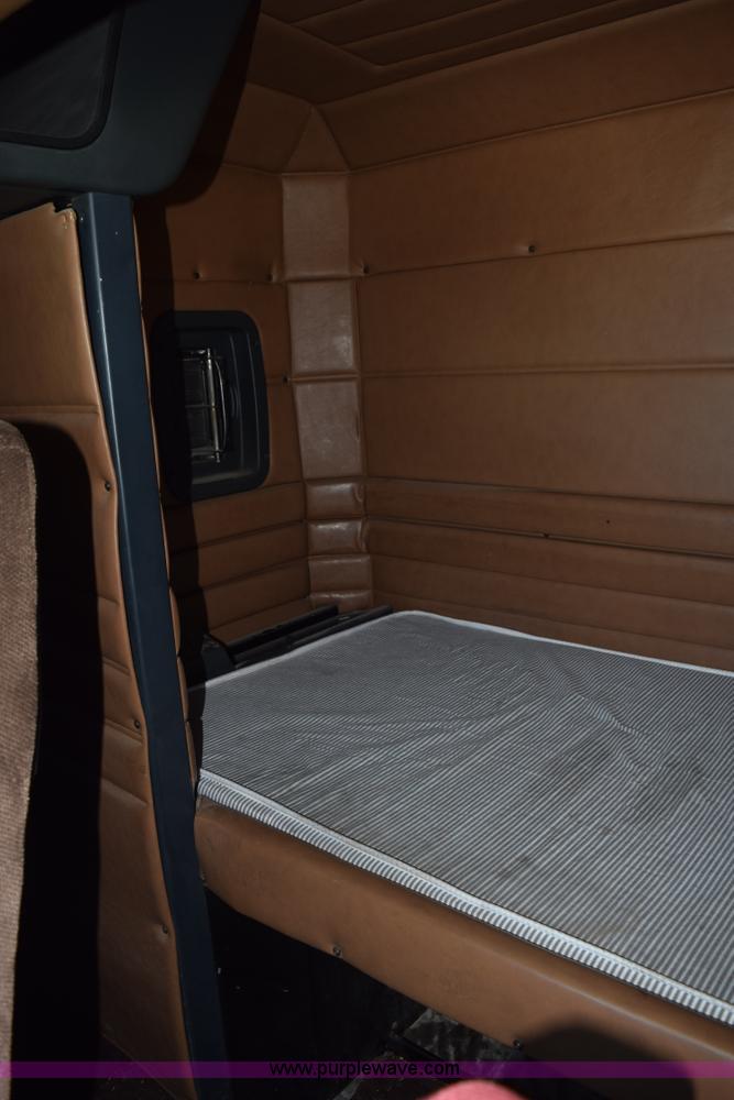 image for item K6127 1999 Peterbilt 377 semi truck