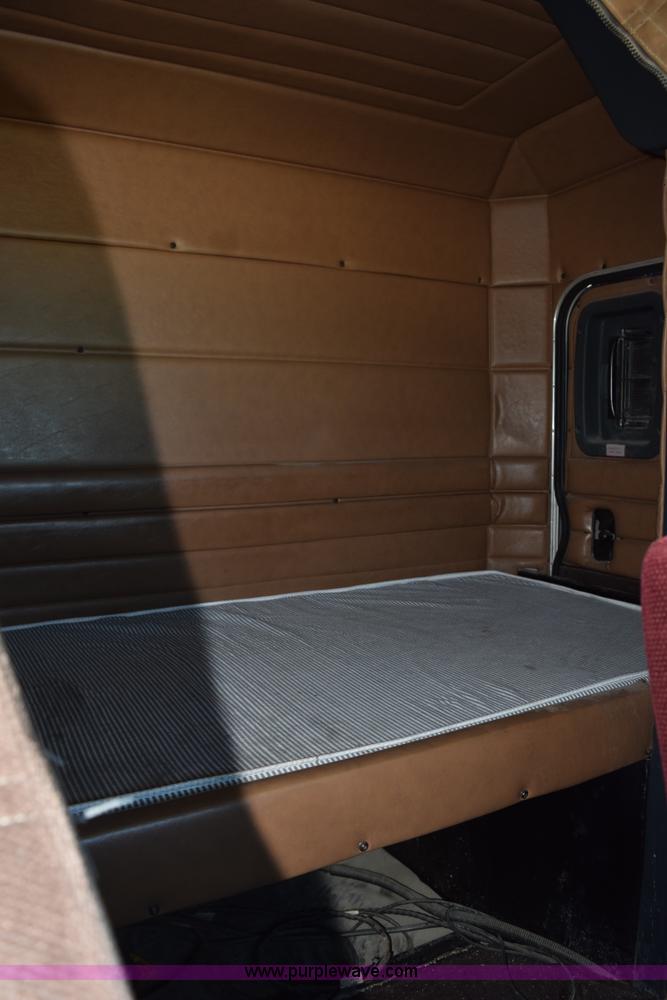 image for item K6127 1999 Peterbilt 377 semi truck