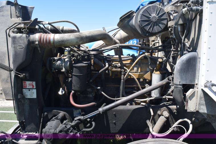 image for item K6127 1999 Peterbilt 377 semi truck