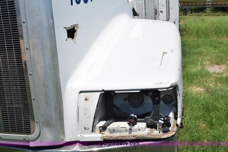 image for item K6127 1999 Peterbilt 377 semi truck