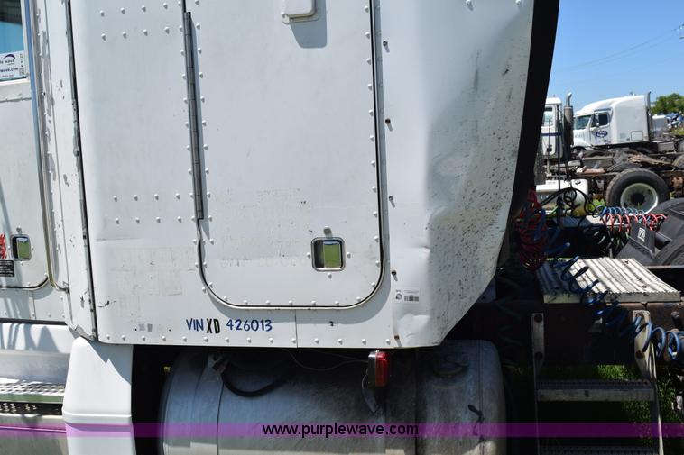 image for item K6127 1999 Peterbilt 377 semi truck