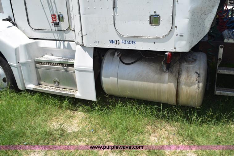 image for item K6127 1999 Peterbilt 377 semi truck