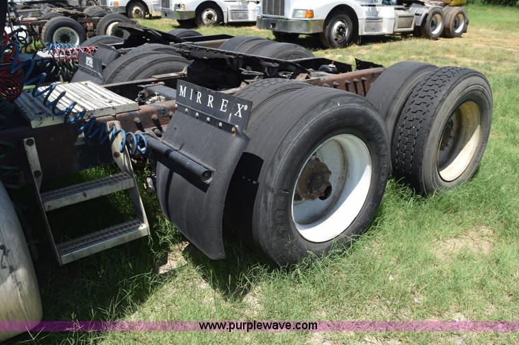 image for item K6127 1999 Peterbilt 377 semi truck