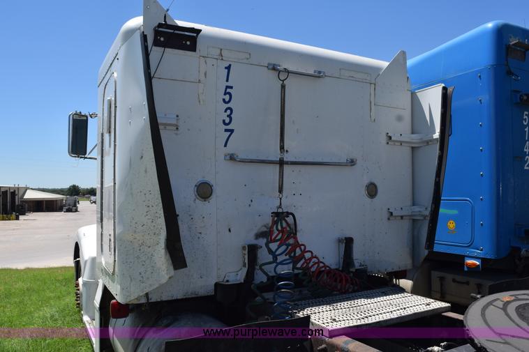 image for item K6127 1999 Peterbilt 377 semi truck