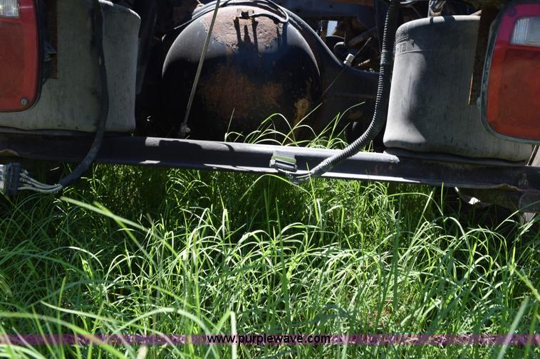 image for item K6127 1999 Peterbilt 377 semi truck