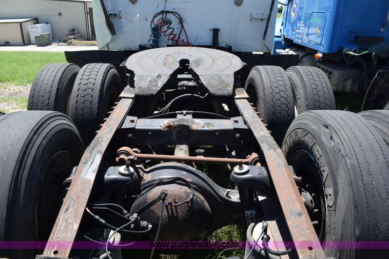 image for item K6127 1999 Peterbilt 377 semi truck