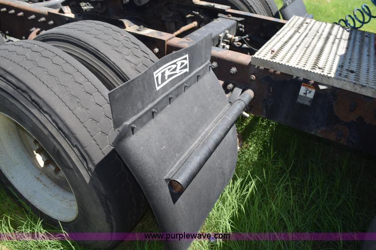 image for item K6127 1999 Peterbilt 377 semi truck