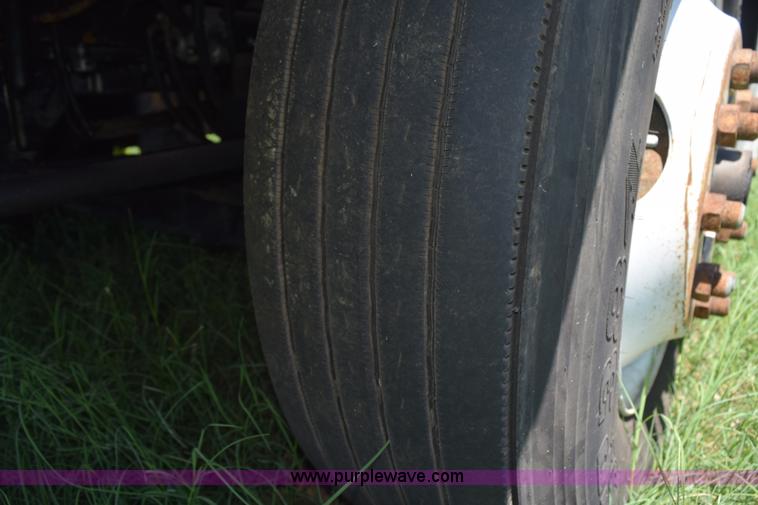 image for item K6127 1999 Peterbilt 377 semi truck