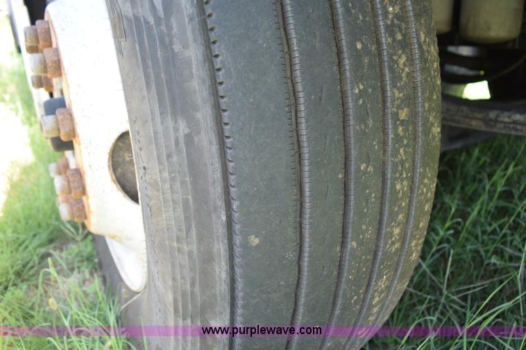 image for item K6127 1999 Peterbilt 377 semi truck