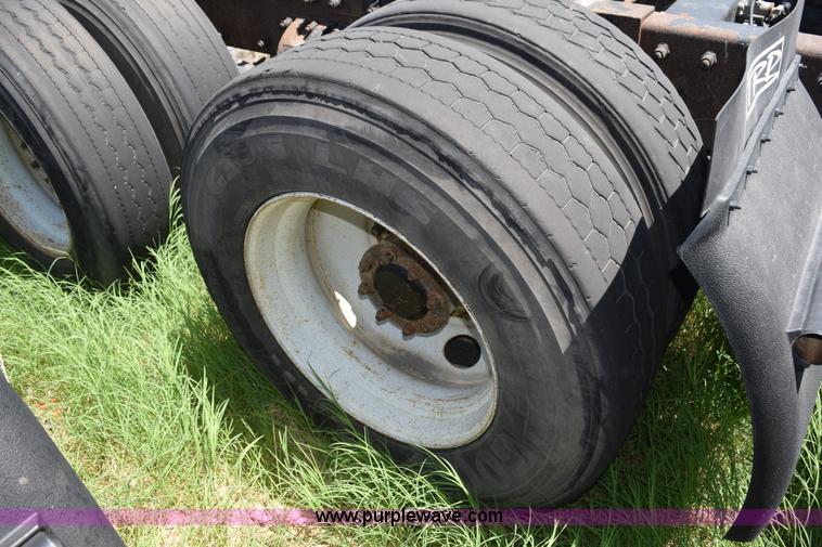 image for item K6127 1999 Peterbilt 377 semi truck