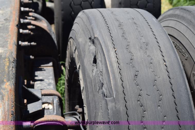 image for item K6127 1999 Peterbilt 377 semi truck