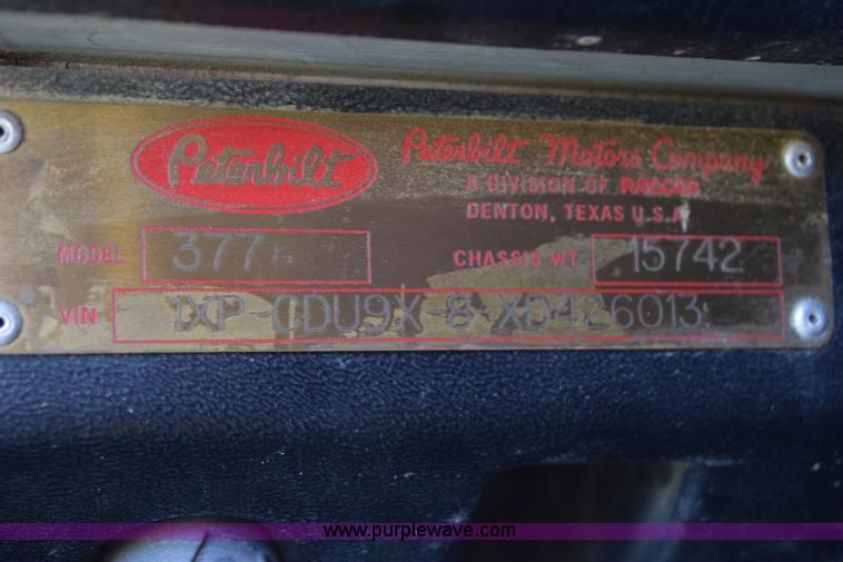 image for item K6127 1999 Peterbilt 377 semi truck