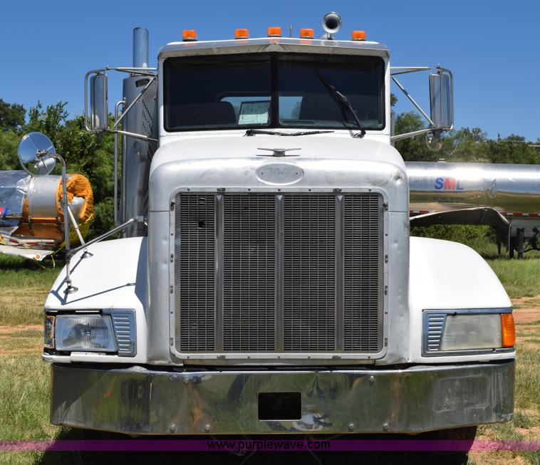 image for item K6128 1999 Peterbilt 377 semi truck