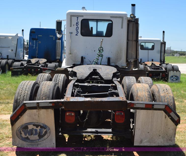 image for item K6128 1999 Peterbilt 377 semi truck