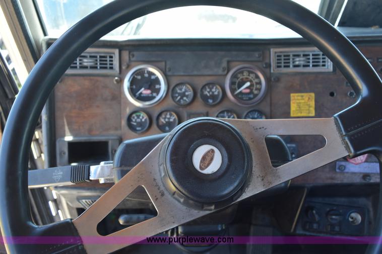image for item K6128 1999 Peterbilt 377 semi truck