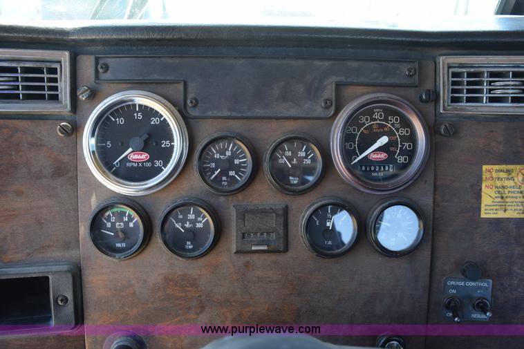 image for item K6128 1999 Peterbilt 377 semi truck